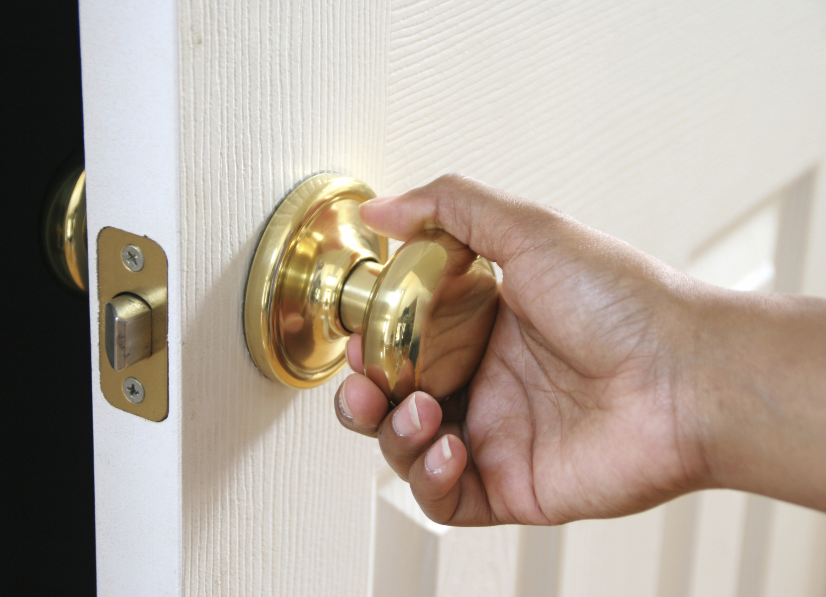 How to Change a Door knob ?