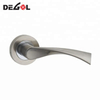 Manufacturers in china solid lever type zinc door handle in hardware estate