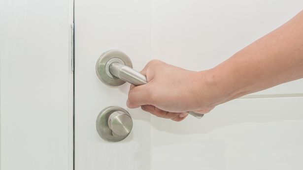 What is the difference between a door knob and a door handle?