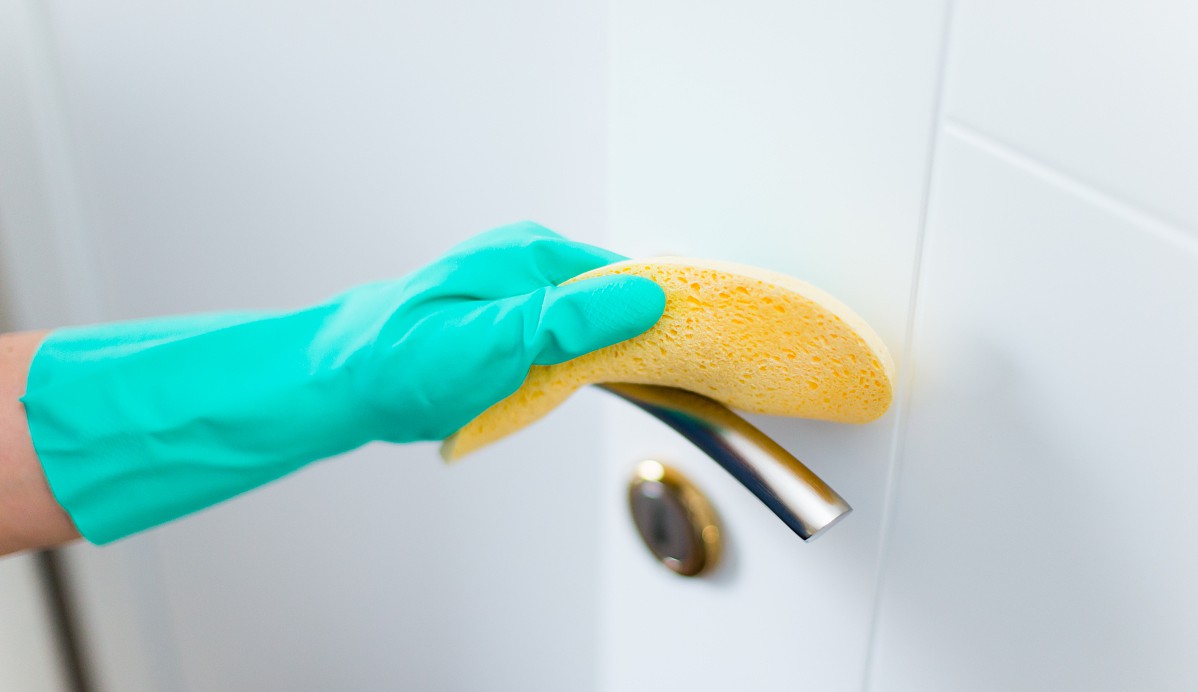 How To Clean Tarnished Metal Door Handles Today ?